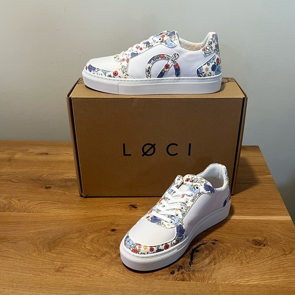 Loci Shoes - NEW Loci Seven White Blue Floral Low Top Fashion Sneakers EU 37 US 6.5 Reg. $195
